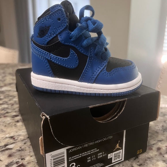 Nike Air Jordan 1 Retro High OG Shoes - Picture 1 of 4